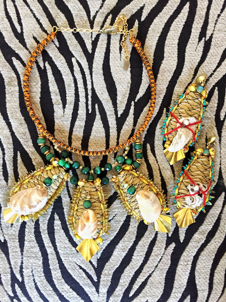 Yedda Beaded Shell Embellished Pendant Choker Necklace