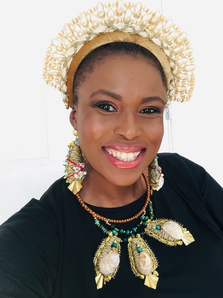 Yedda Beaded Shell Embellished Pendant Choker Necklace